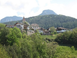Scendendo da Aica di Fiè ai masi Fronthof e Fingerhof