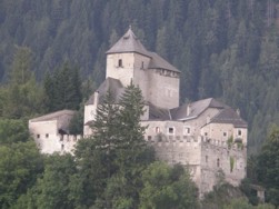 Castel Tasso risalente al XII secolo
